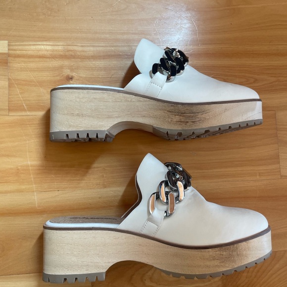 Kelsi Dagger Women's White Slip-On Mules with Chain Detail - Picture 6 of 10